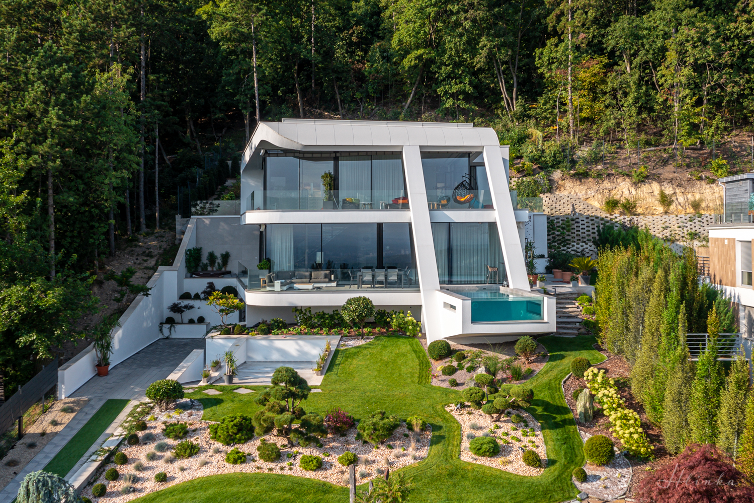 Villa drónnézet